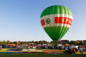 Envol de montgolfières