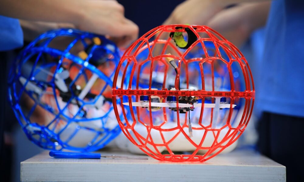 drone-soccer-7882903_1280